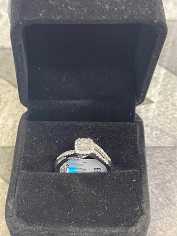 10K White Gold 1/3 CTTW Diamond Ring - Size 7