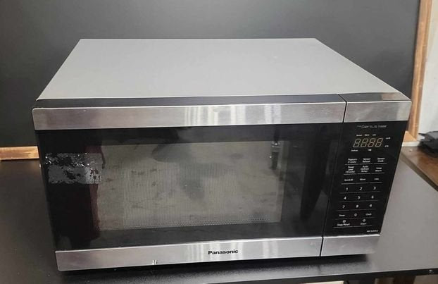 Panasonic Mid-Size 1.3 cft. Genius Microwave Oven
