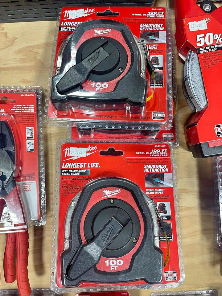 Milwaukee 100' Open Reel Long Tape / 100' Closed Reel Long Tape Measure