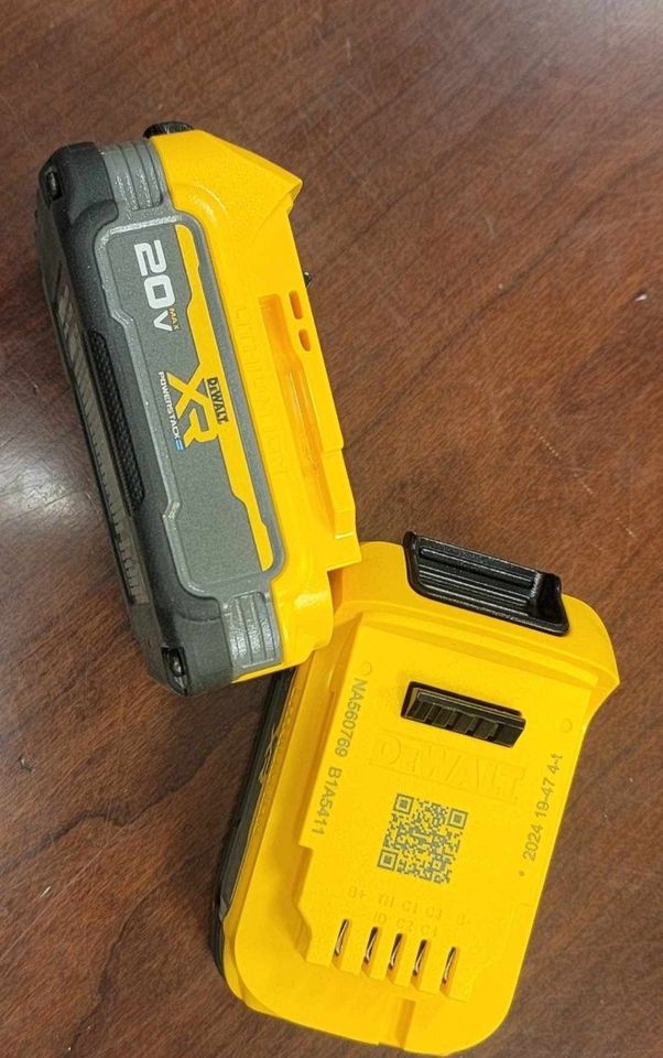 DEWALT 20V MAX POWERSTACK 1.7Ah battery pack