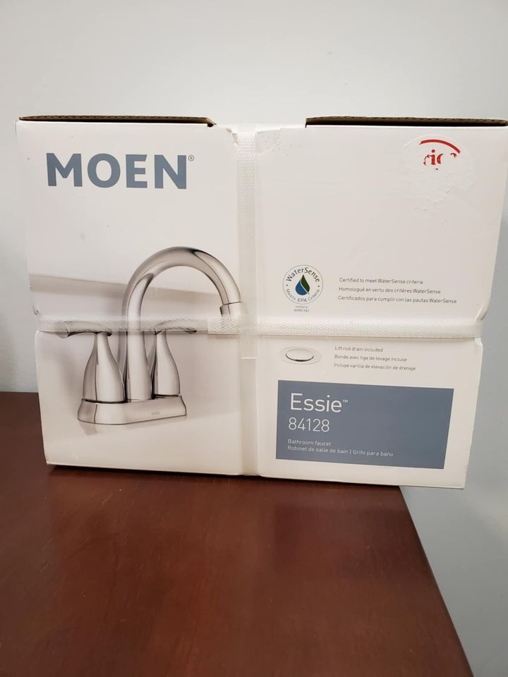 MOEN Essie 2 Handle 4" Centerset Bathroom Sink Faucet/Tap in Chrome (Drain and Valve Included)