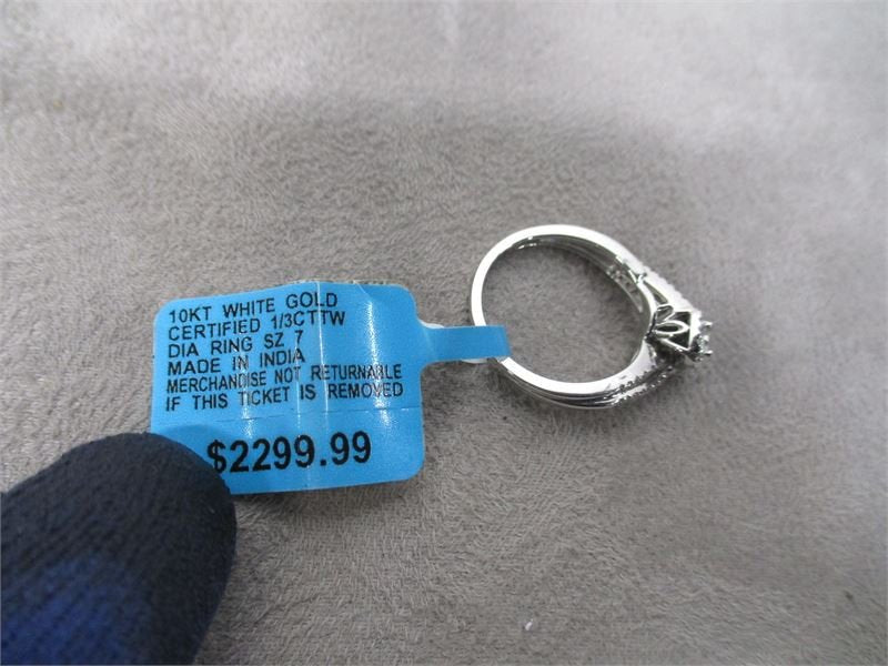 10K White Gold 1/3 CTTW Diamond Ring - Size 7