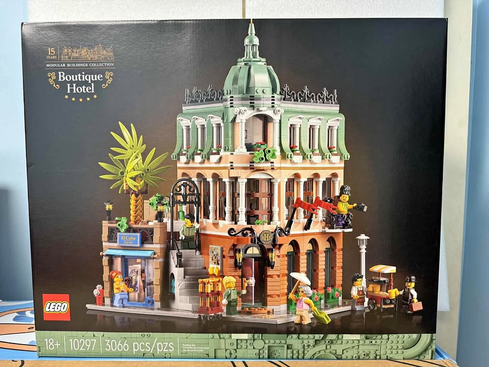 LEGO Icons - Boutique Hotel - 10297