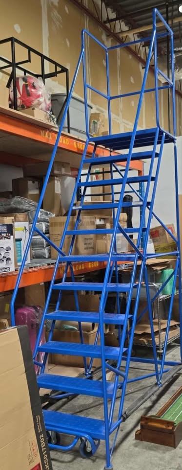 11 Step Rolling Safety Ladder with 22 1⁄2" Top Step